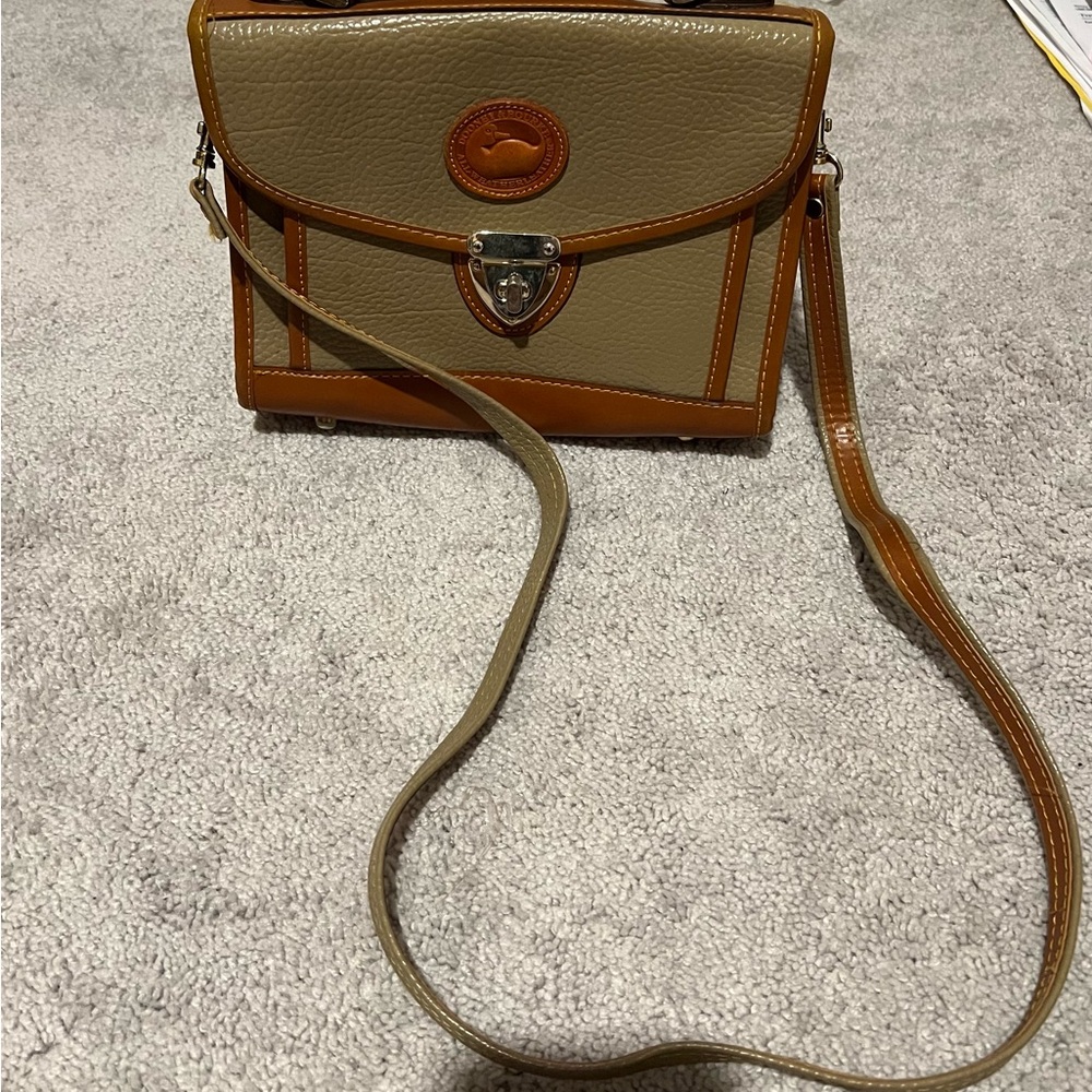 Elegant Tan and Brown Leather Bag